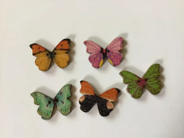 5 Holzknöpfe Schmetterling