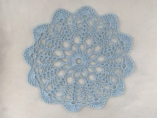 Crochet doily round ø 26cm