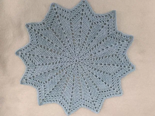 Crochet doily star ø 32cm