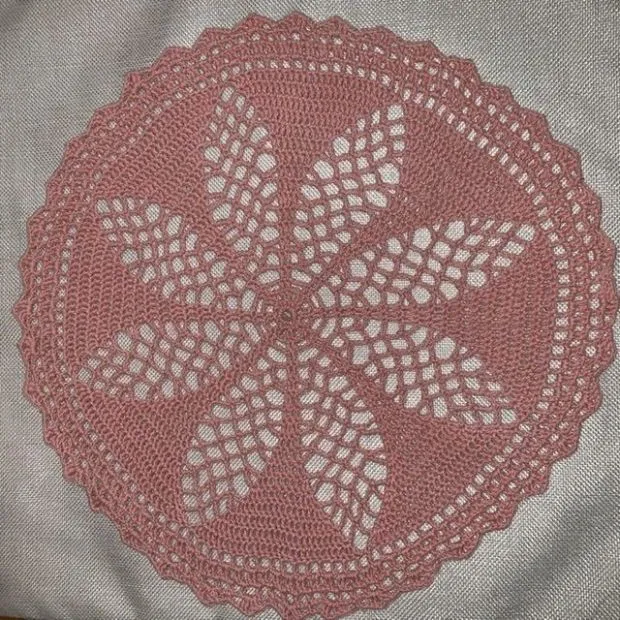 Crochet doily old pink ø 37cm