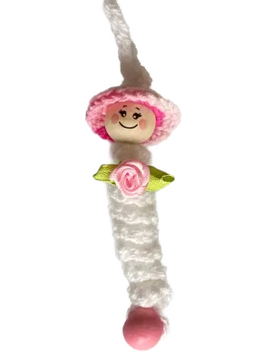 Sorgenwürmchen kleine rosa Lady Glückswürmchen mit Perle, Blümchen und gehäkeltem Hut