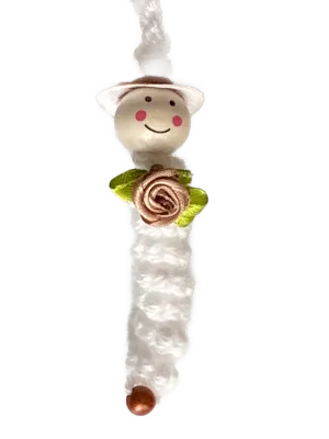 Sorgenwürmchen kleine Lady weißes Glückswürmchen mit Perle, Blümchen und braunem Satin-Hut