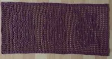 violettes Tischdeckchen Gitter mit Rosen