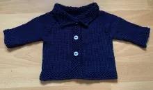 dunkelblaue Babyjacke mit Kragen und drei Knöpfen