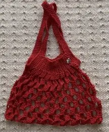 gehäkeltes Kinder-Einkaufsnetz aus rotem Bändchengarn