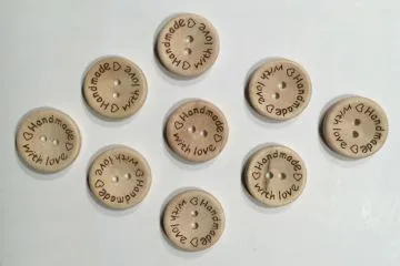 Holzknopf Handmade with Love