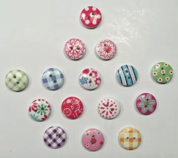 Holzknopf farbenfrohe Muster