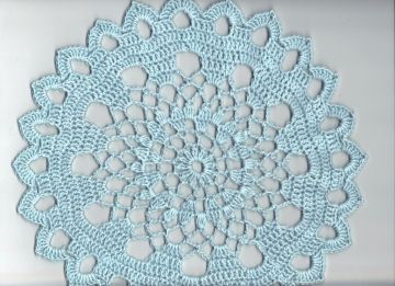 Crochet doily light blue ø 26cm