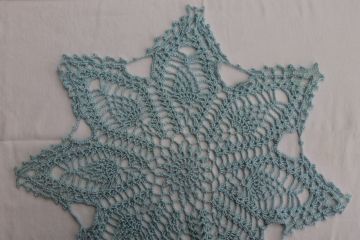 Star shaped crochet doily light blue ø 26cm