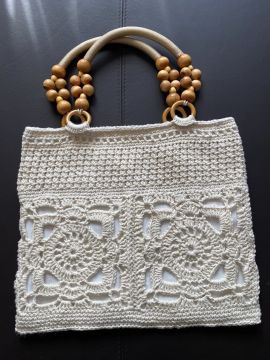 Boho-Style Tasche mit Henkel aus Holzperlen