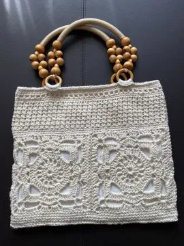 Boho-Style Tasche mit Henkel aus Holzperlen